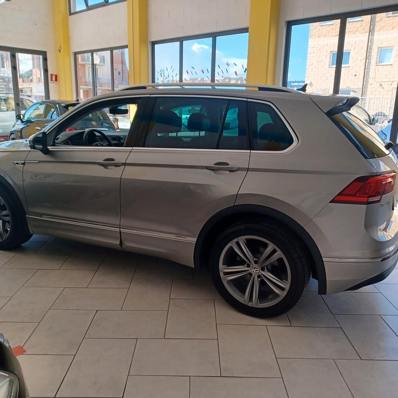 63.000 KM TAGLIANDI UFFICIALI TIGUAN R-LINE 1.6 TDI FULL OPTIONL