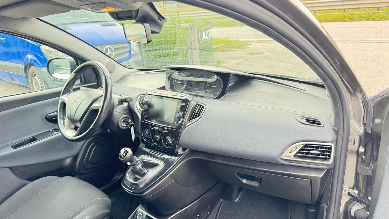 Lancia Ypsilon 1.0 FireFly 5 porte S&S Hybrid Ecochic Gold