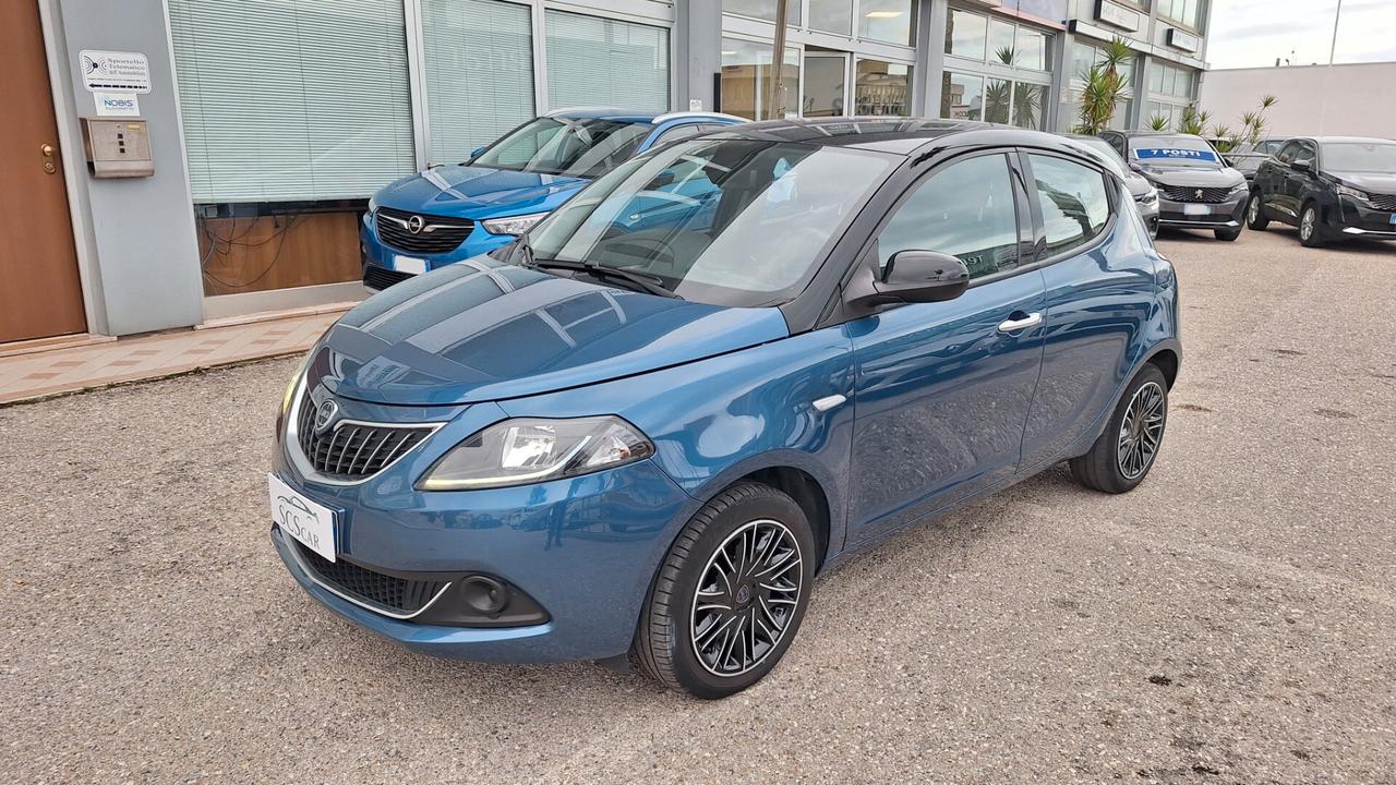 Lancia Ypsilon 1.0 FireFly 5 porte S&S Hybrid Silver