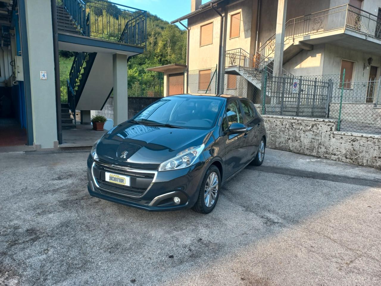 Peugeot 208 1.2 Puretech Allure 5 porte Benzina