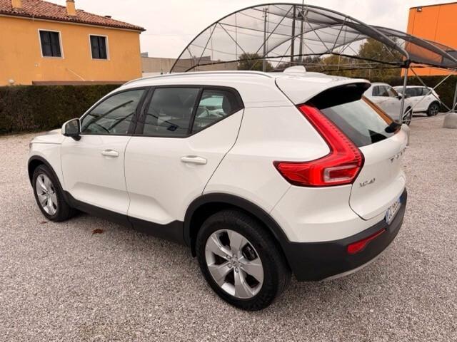 Volvo XC40 1.5 t3 163 cv Momentum Pro Automatica