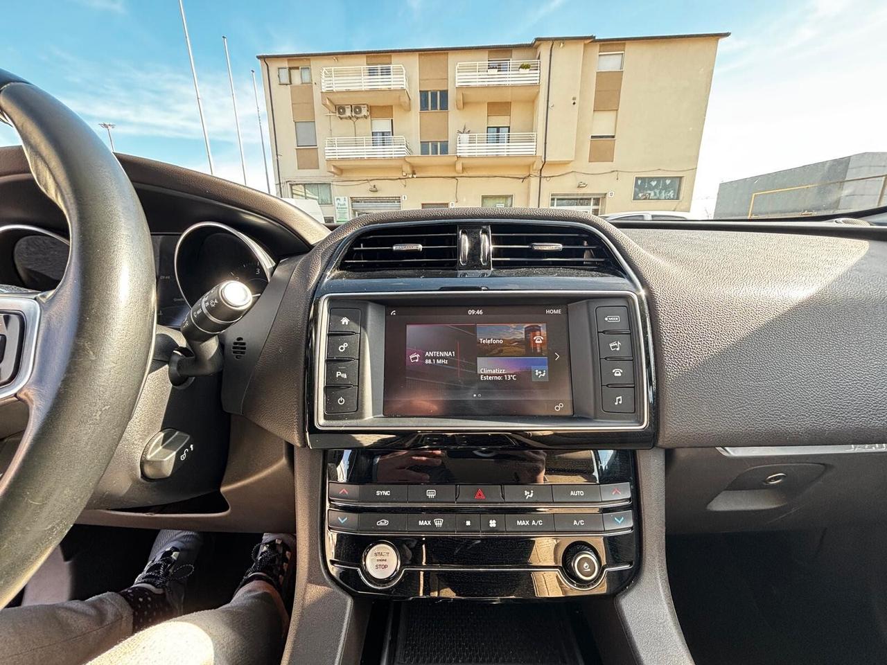 Jaguar F-Pace 2.0 D 180 CV AWD Prestige