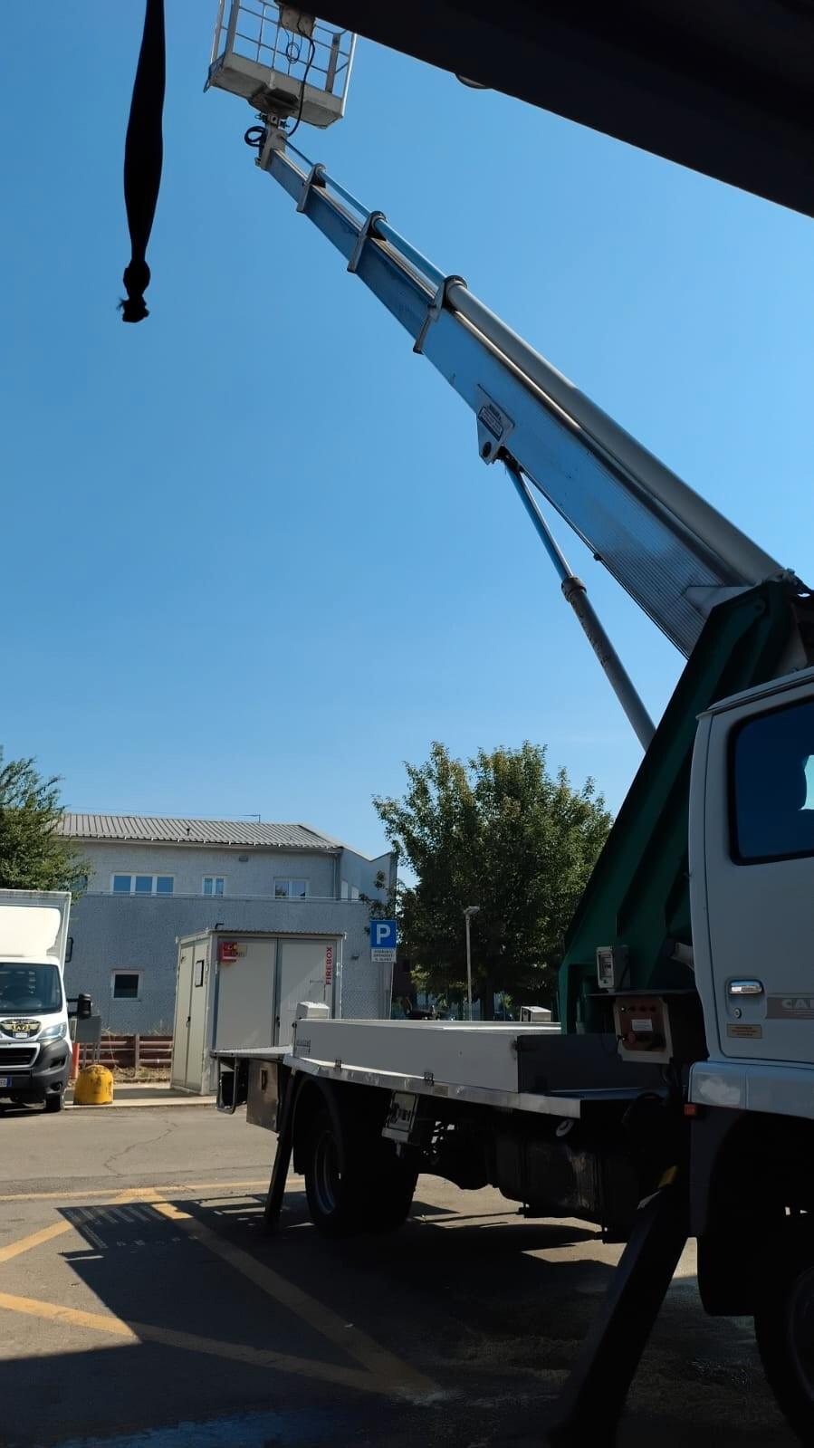 Nissan Cabstar 110 cv piattaforma aerea