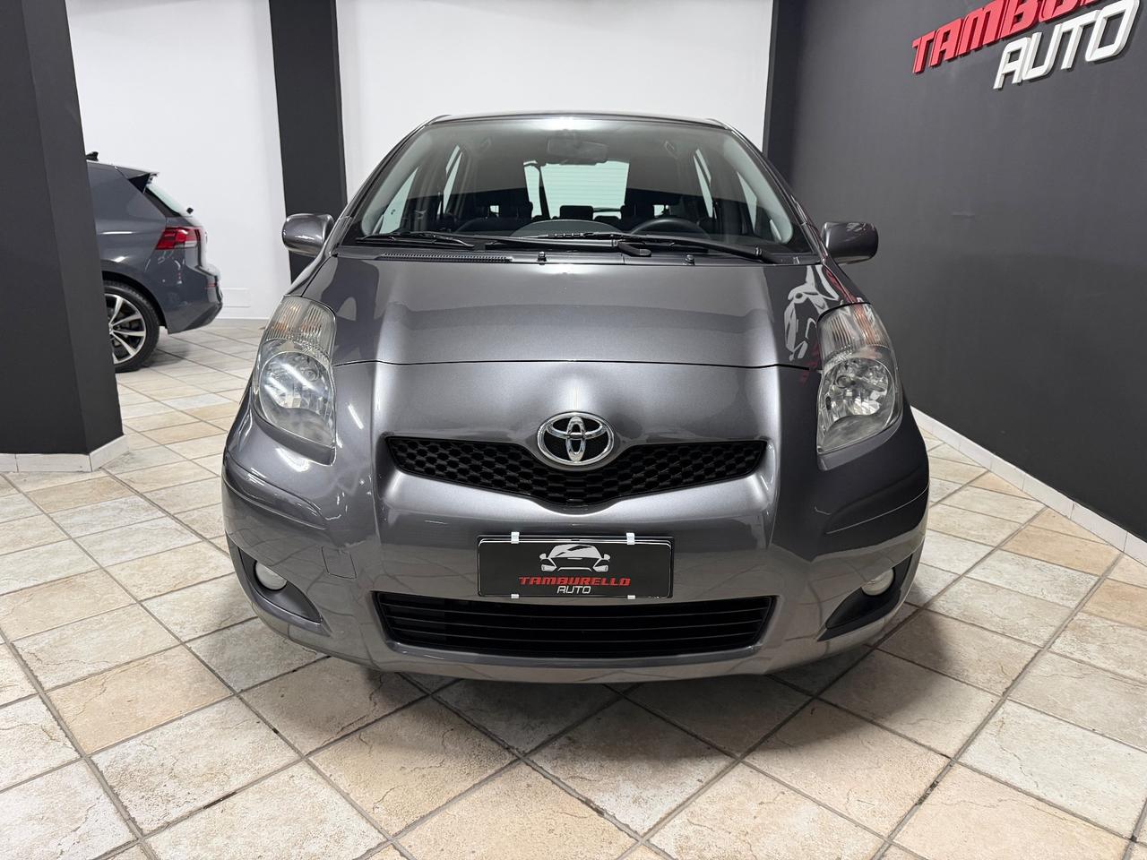 TOYOTA Yaris 1.0i (69) 5p. Sol 2010