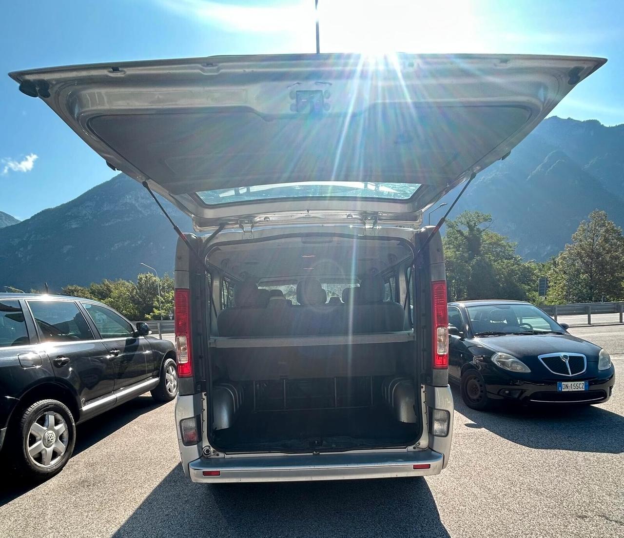 Renault Trafic T27 2.0 dCi/115 PC-TN Passenger Black Edition