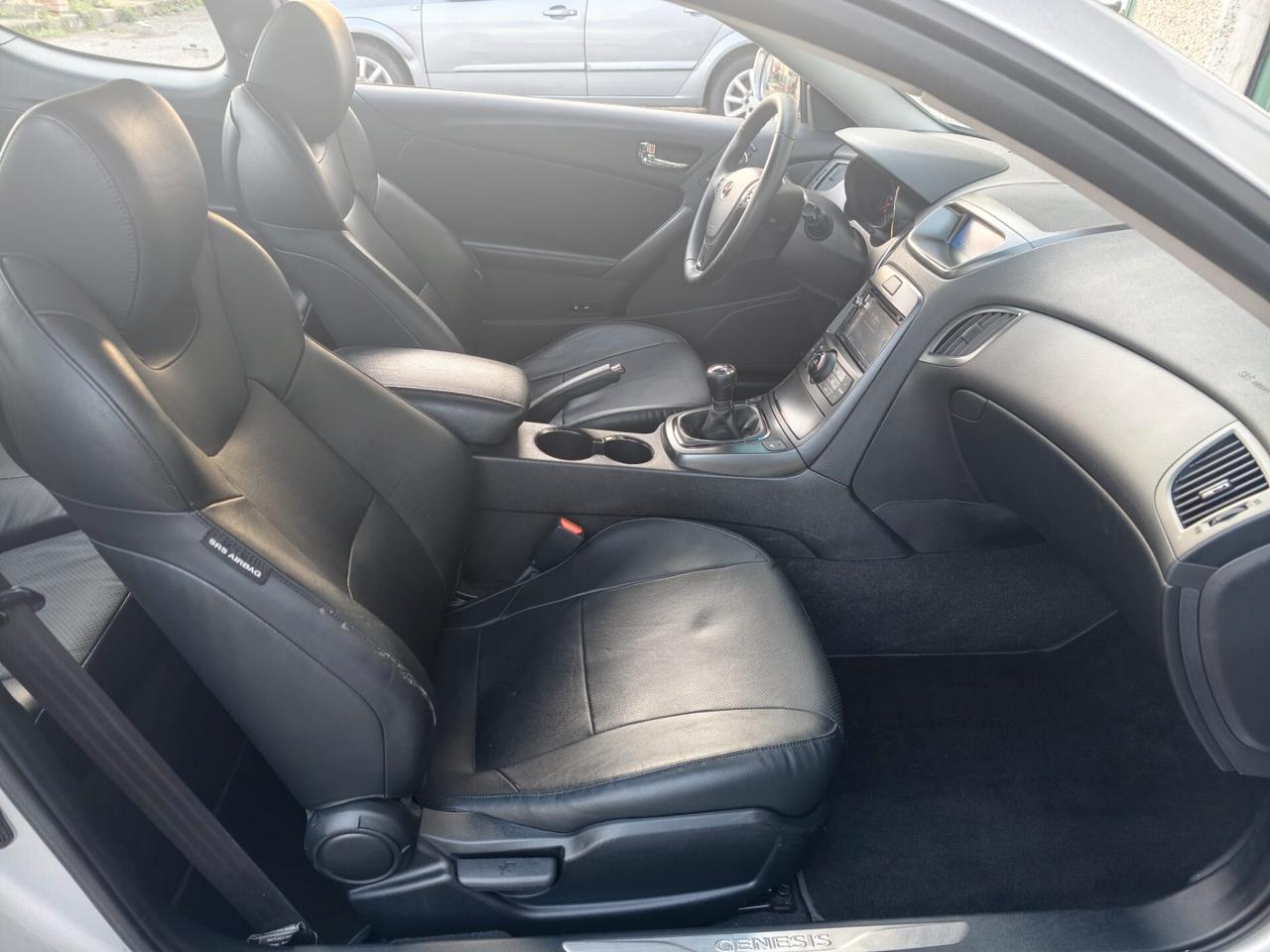 Hyundai Genesis TURBO UNIPRO STUPENDA 2012