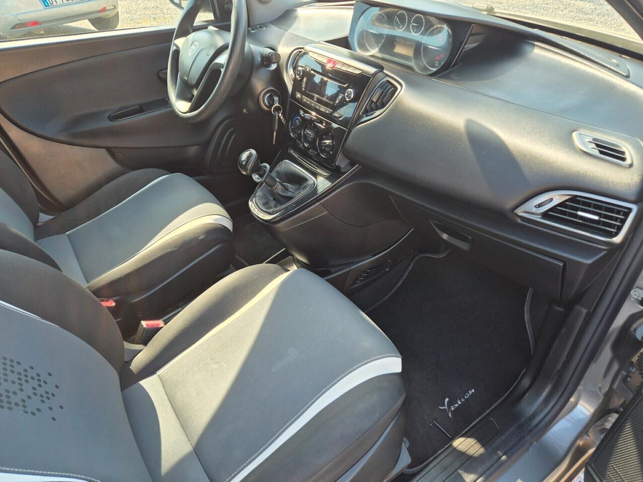 Lancia Ypsilon 1.2 69 CV 5 porte S&S Silver