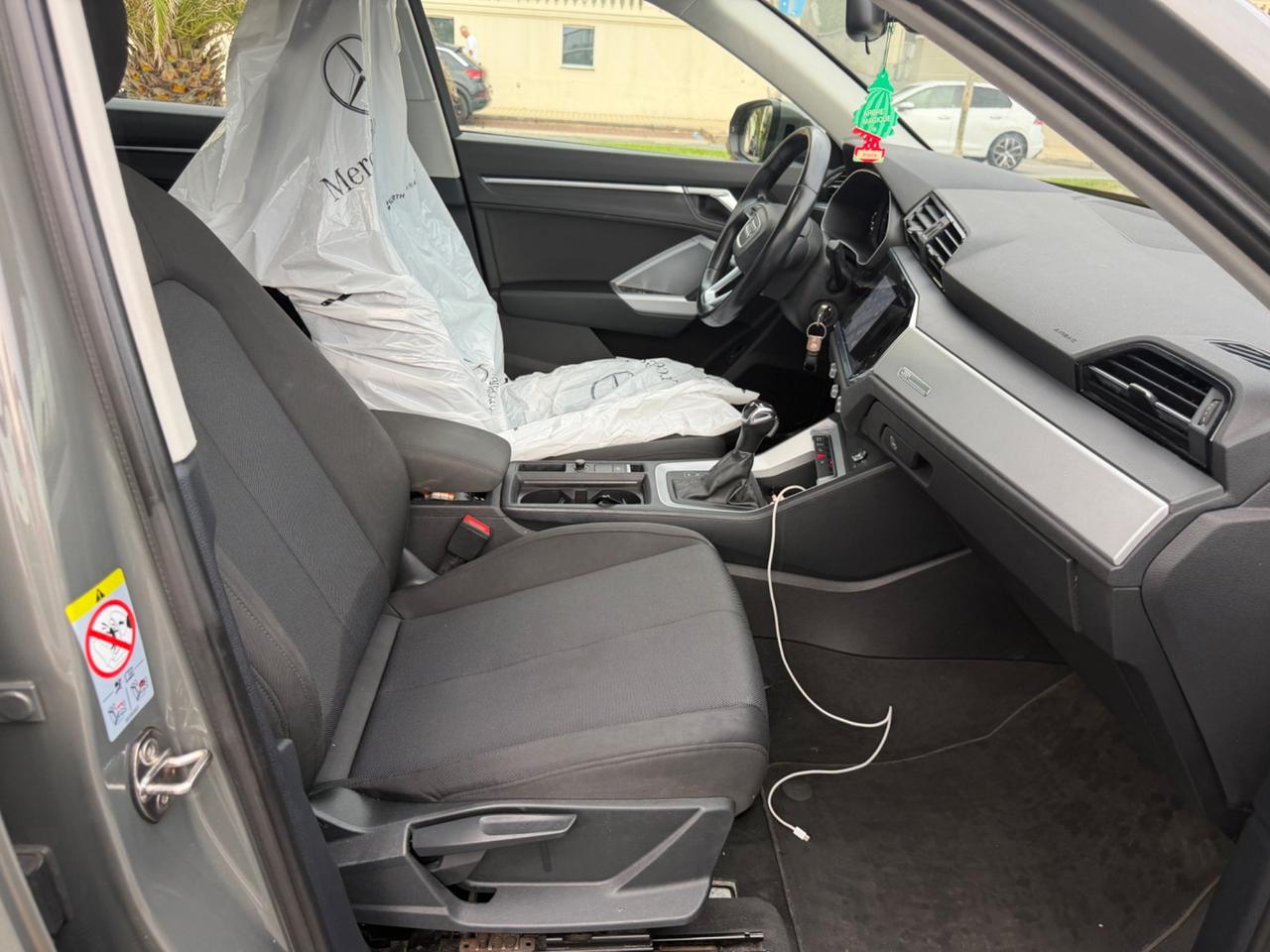 Audi Q3 45 TFSI e S tronic Business