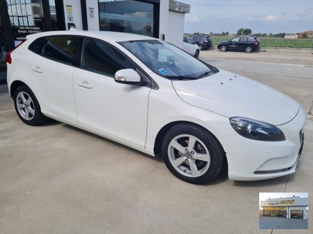 VOLVO V40 D2 1.6 DIESEL-ANNO 2014-Neopatentati