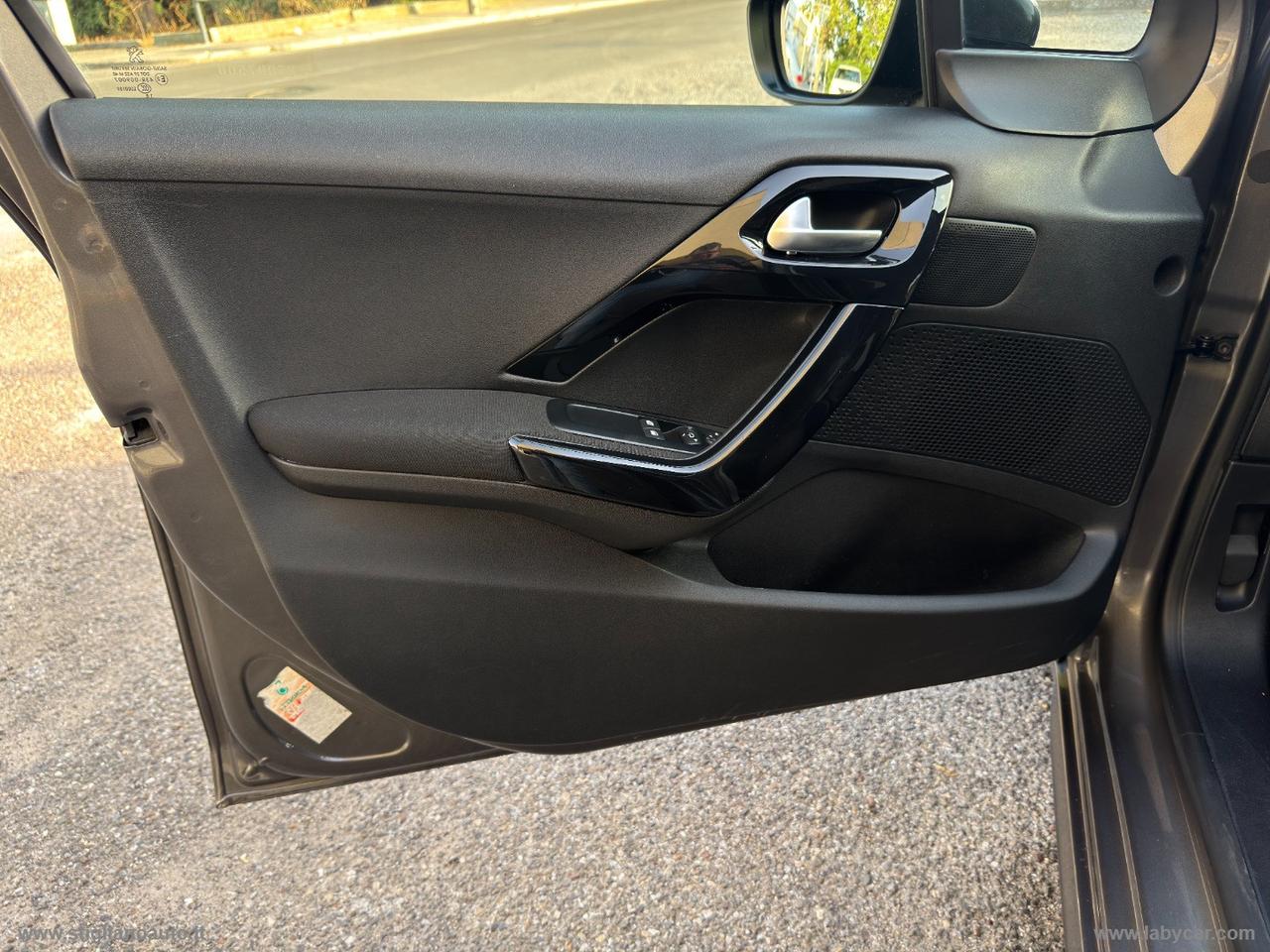 PEUGEOT 208 PureTech 82 S&S 5p. Signature