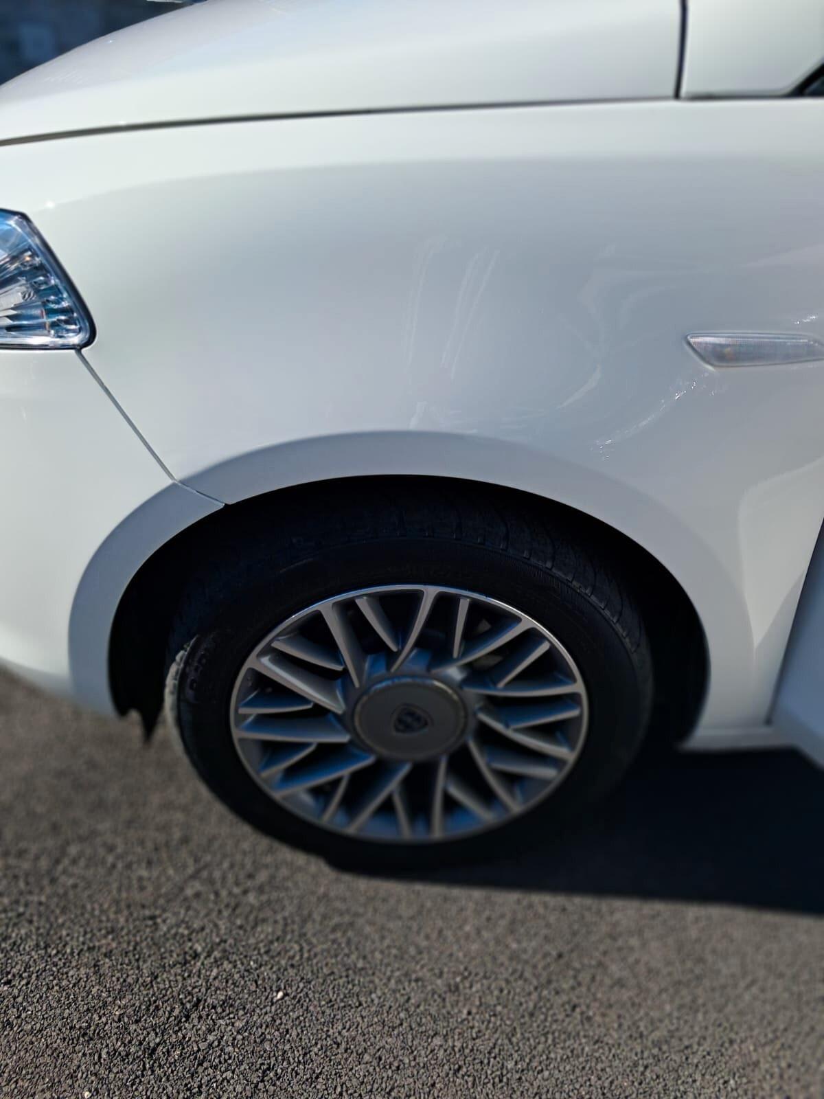 Lancia Ypsilon 1.2 69 CV 5 porte GPL Ecochic Gold