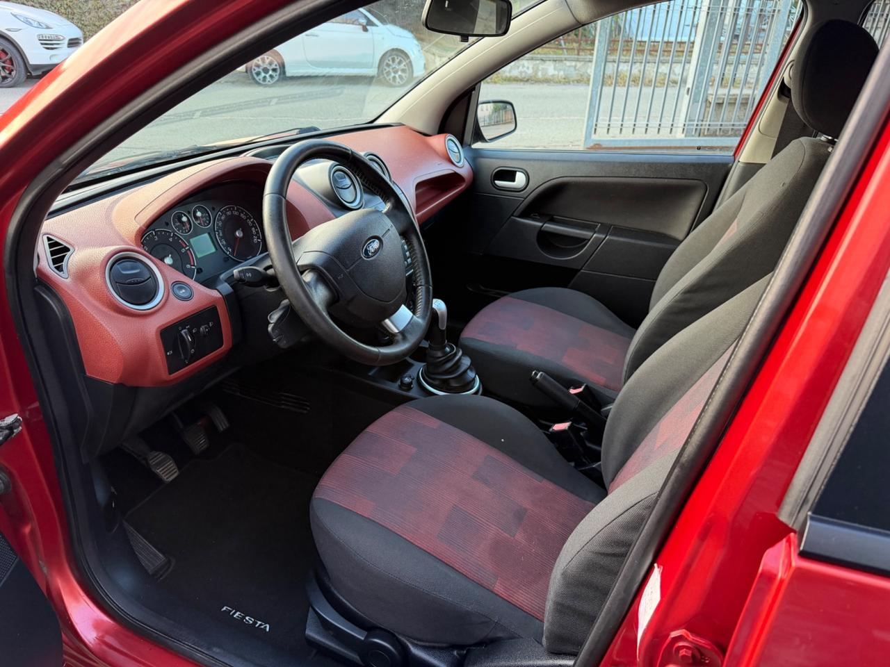 Ford Fiesta 1.4 d titanium NEOPATENTATI OCCASIONE
