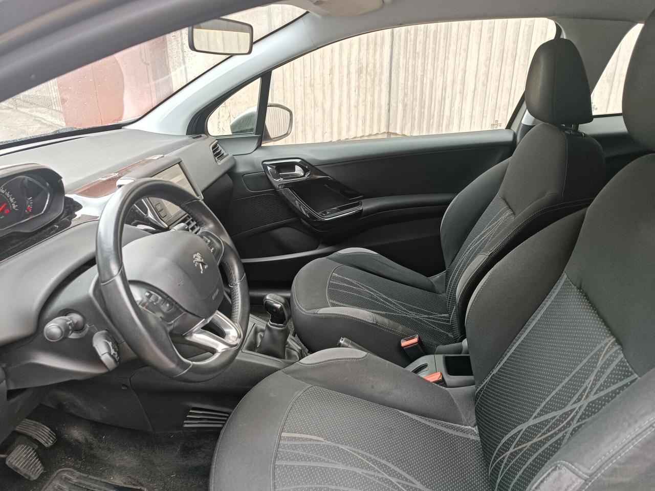 208 1.2 VTi 82 CV 3 p allure cinghia di distribuzione e tagliando appena eseguiti