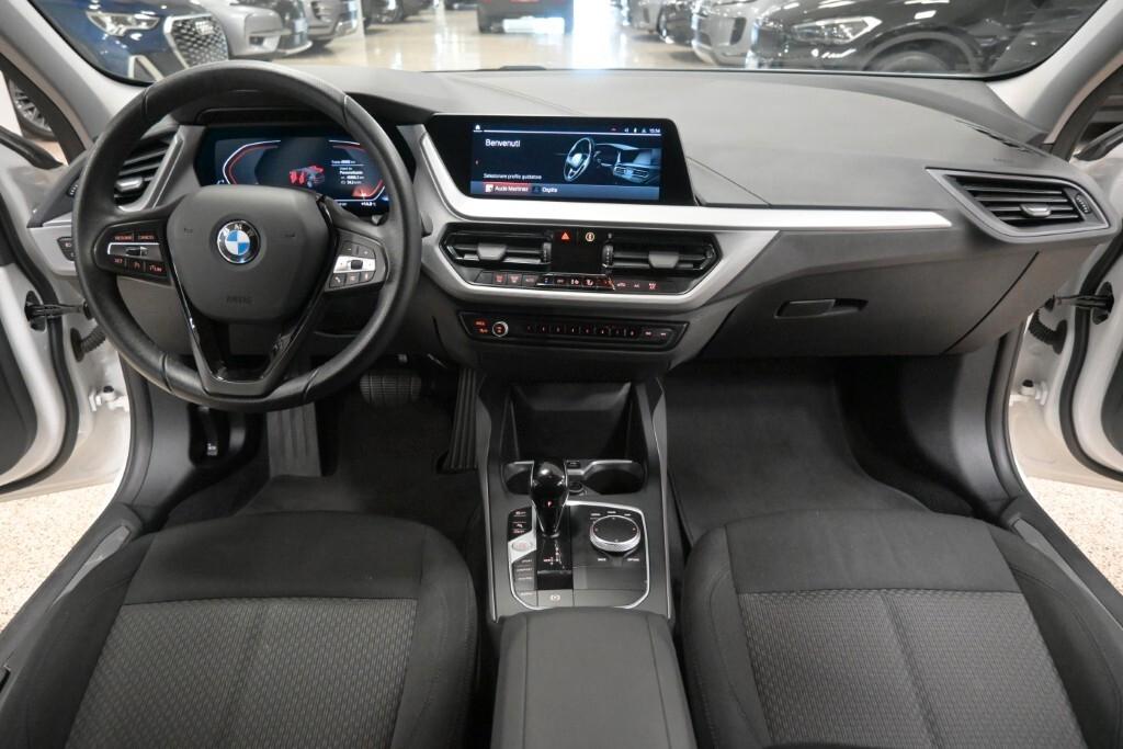 BMW 116D 115CV STEPTRONIC BUSINESS DESIGN ( FARI LED - BMW DIGITAL COCKPIT - NAVI - MIRROR - PARK ASSISTANT - TELECAMERA POST. - CERCHI 17 )