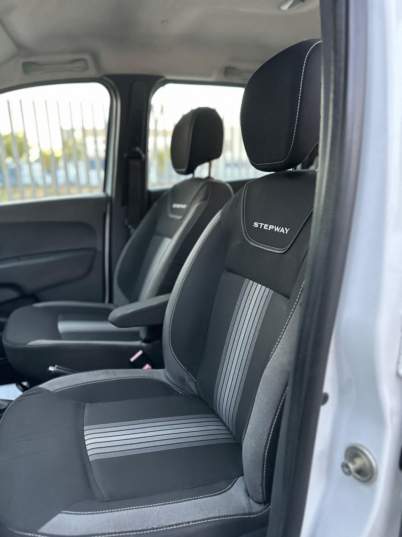 DACIA LODGY 7 POSTI (anno 2019)