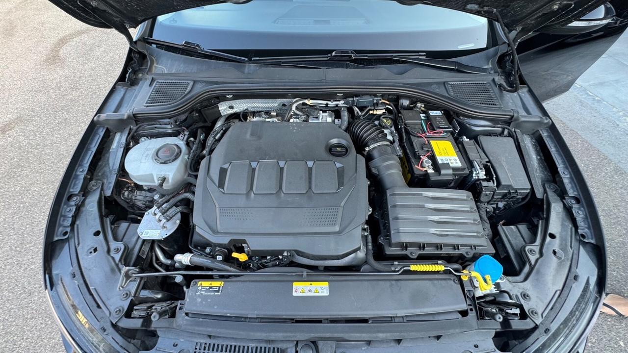 Volkswagen Golf 2.0 TDI 115 CV SCR Life neopatentati