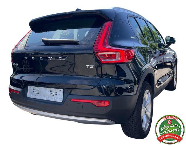 VOLVO XC40 T3