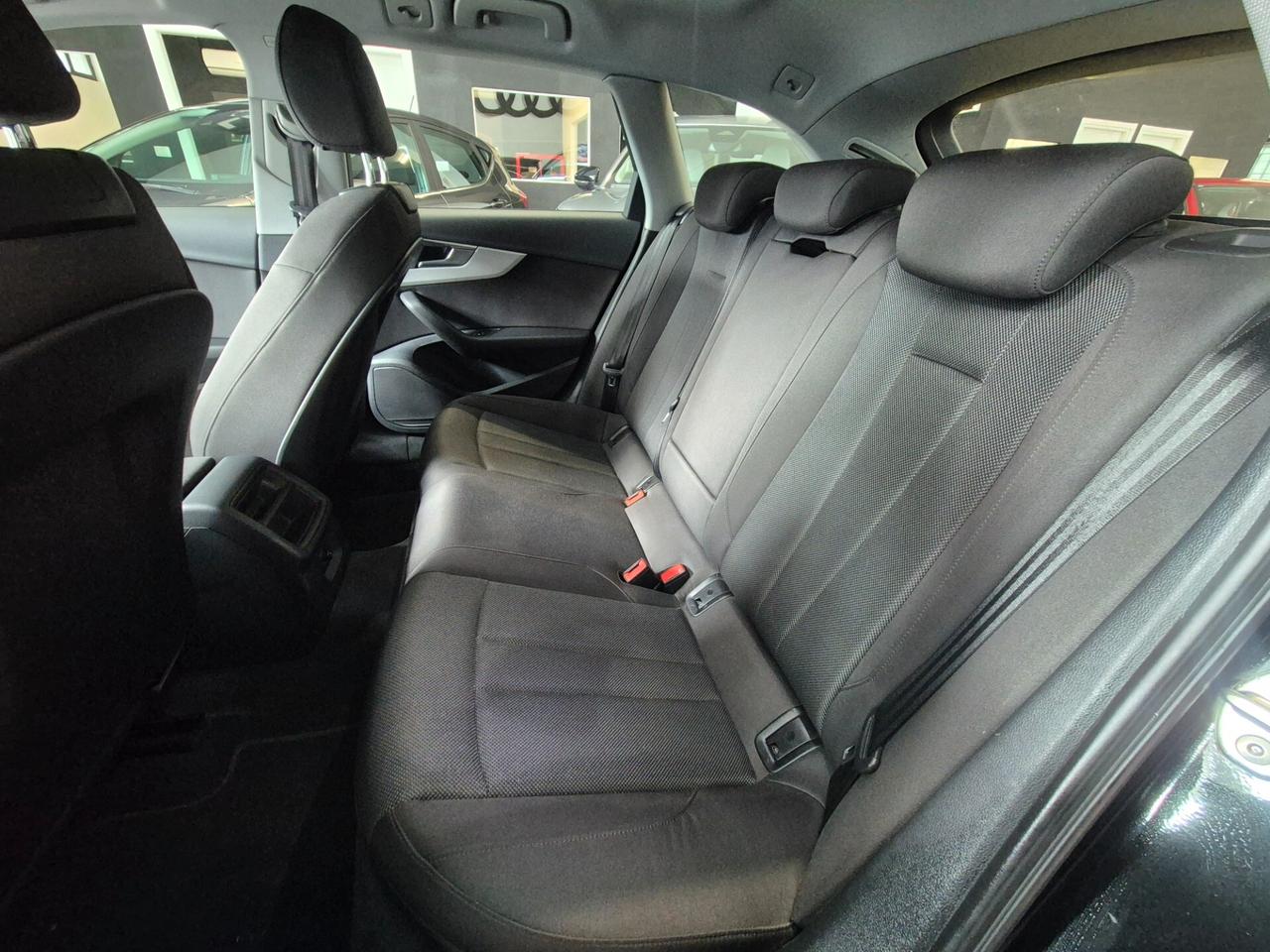Audi A4 30 TDI/136 CV S tronic Business Advanced