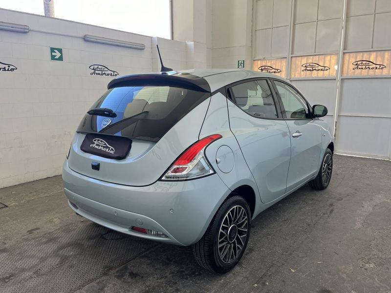 Lancia Ypsilon 1.0 FireFly 5 porte S&S Hybrid Platino TUA DA 159,00 al mese