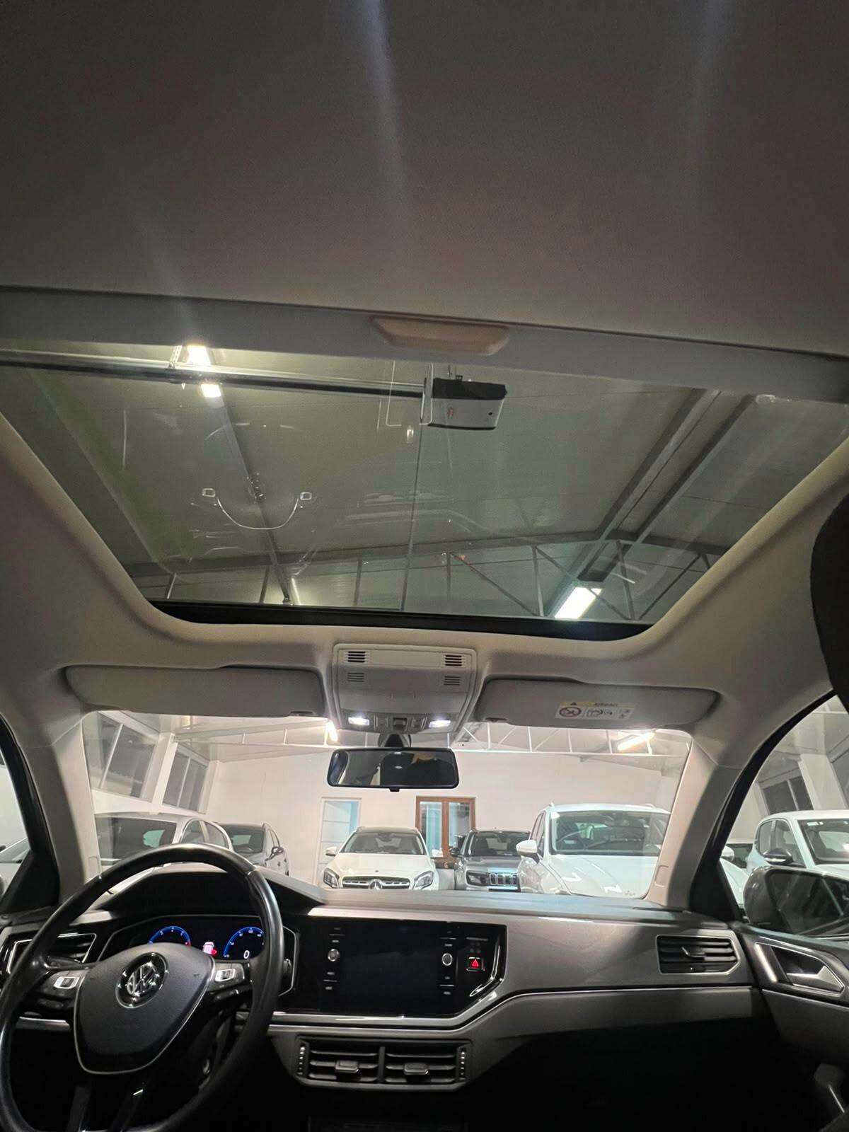 Volkswagen Polo 1.0 TSI DSG R-line -Tetto apribile