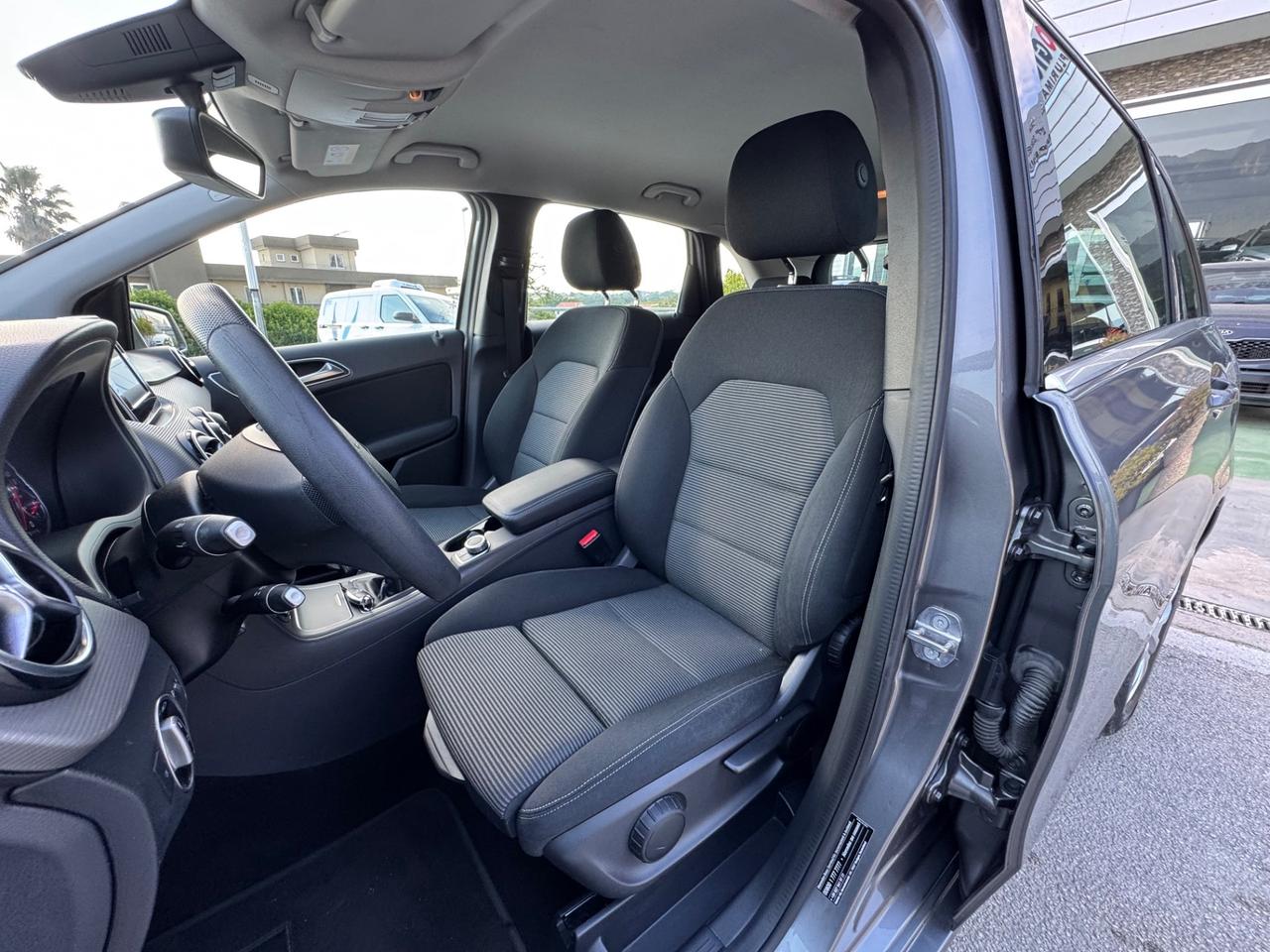 Mercedes-benz B 180 d Sport Retrocamera, Tempomat, Navi