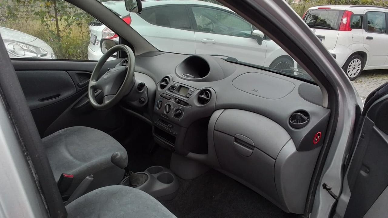Toyota Yaris 1.0i 16V cat 5 porte