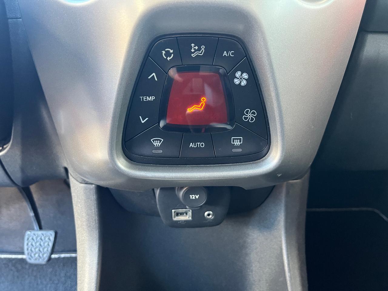 Toyota Aygo 1.0 VVT-i 69 CV 5 porte x-play