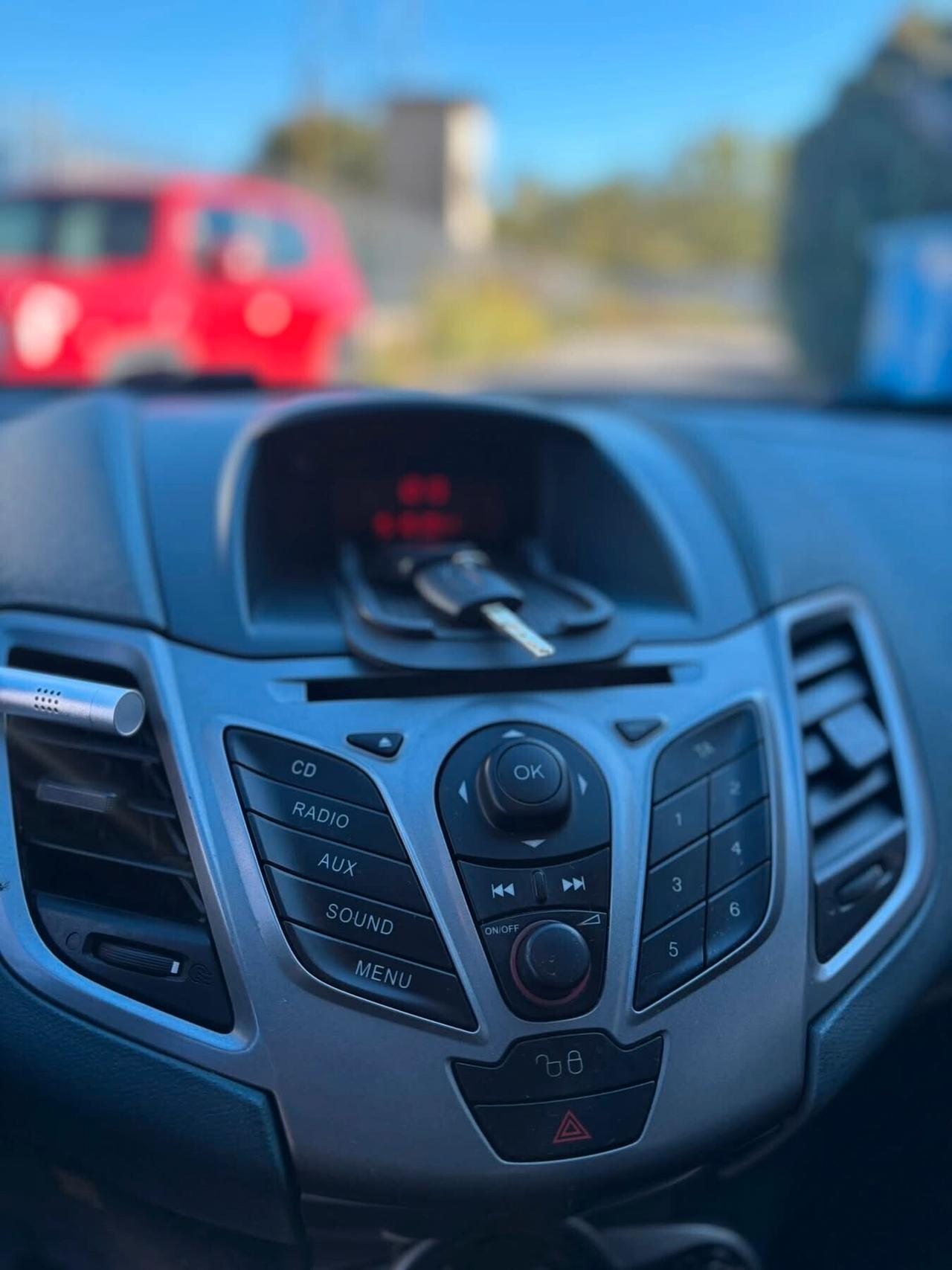 Ford Fiesta 1.4 5 porte Bz.- GPL Titanium NEOPATENTATI