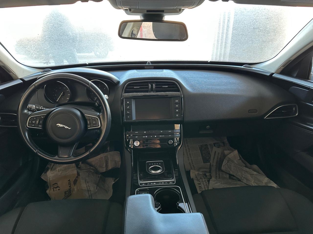 Jaguar XE 2.0 D Turbo Pure