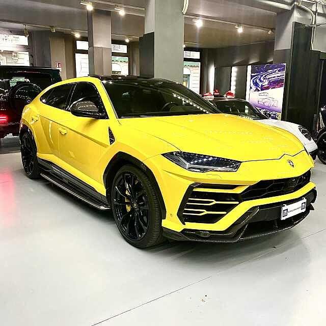 Lamborghini Urus 4.0 AKRAPOVIC FULL CARBO