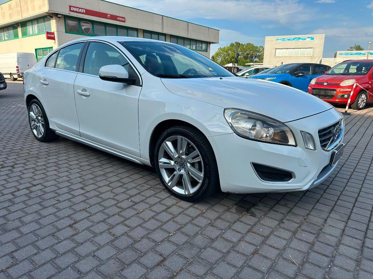 VOLVO - S40 - 2.4 D5 R-design