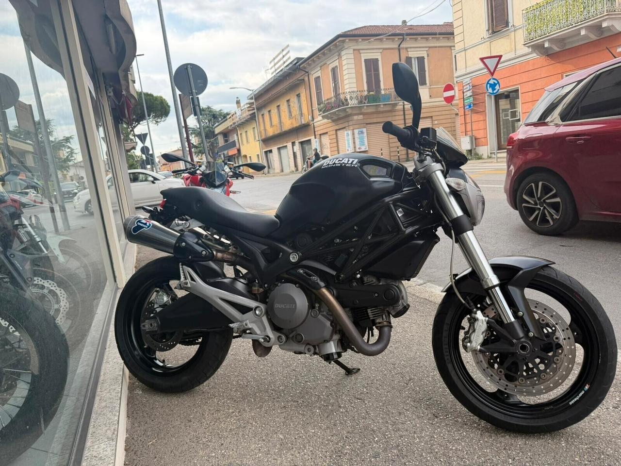 DUCATI MONSTER 696 NERO OPACO 04/2009 km 27000