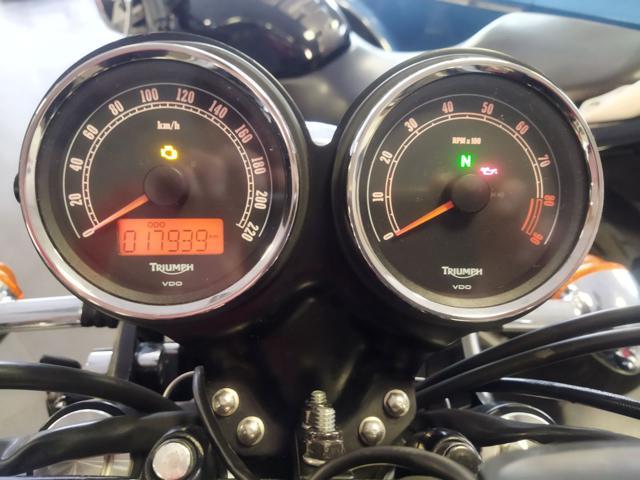 TRIUMPH Bonneville T100 Black 865cc 65cv GOMME NUOVE