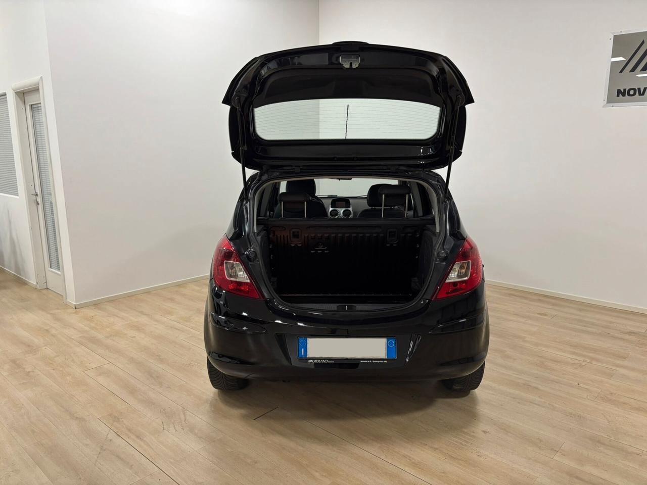 Opel Corsa 1.2 5 porte