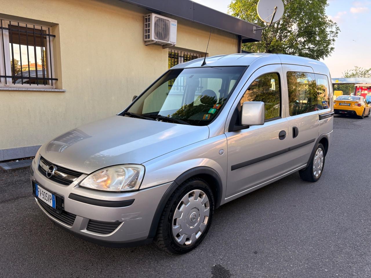 Opel Combo 1.3 CDTI 75CV 5p Gancio Traino 2011