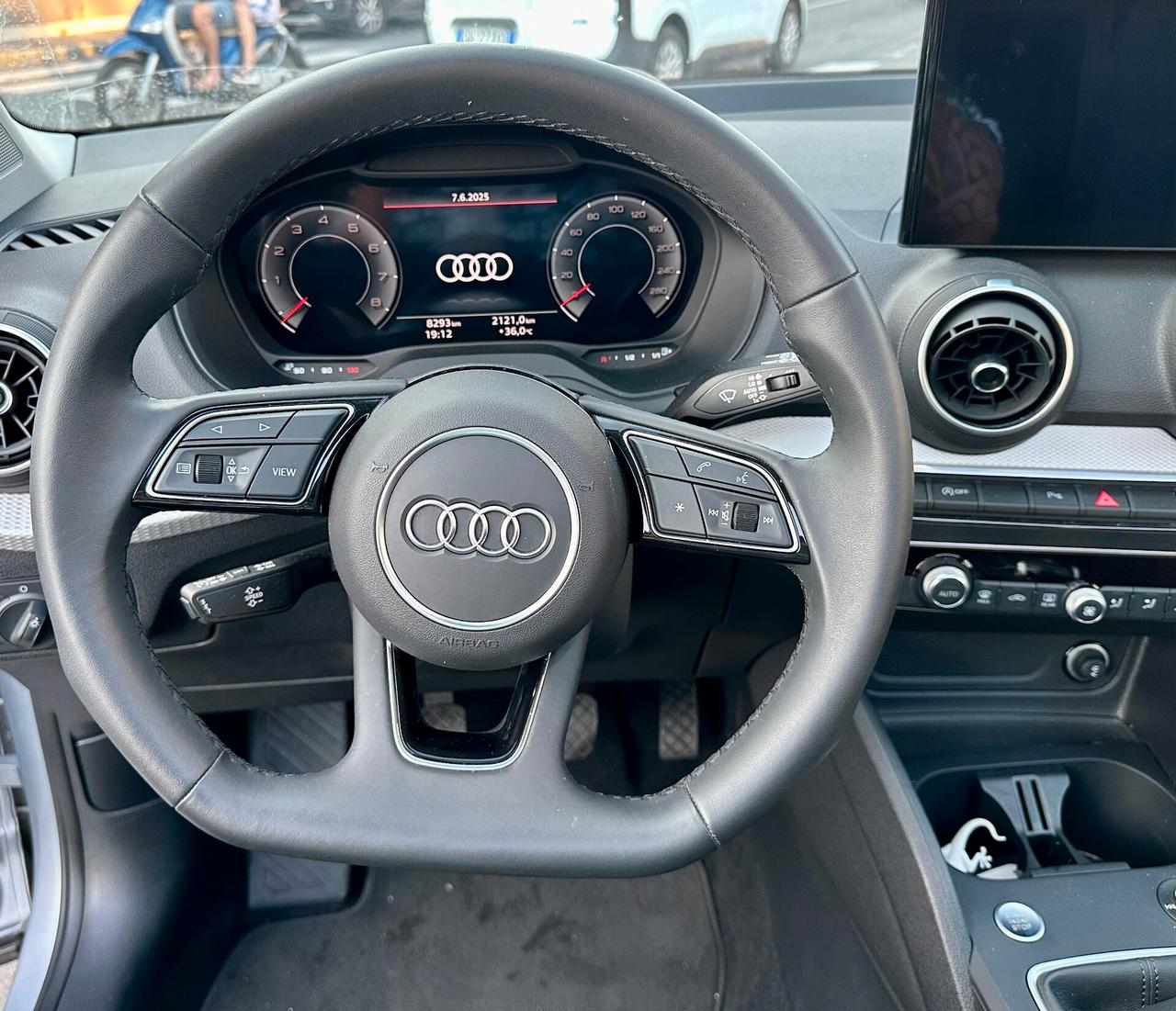 Audi Q2 30 TFSI Business Advanced
