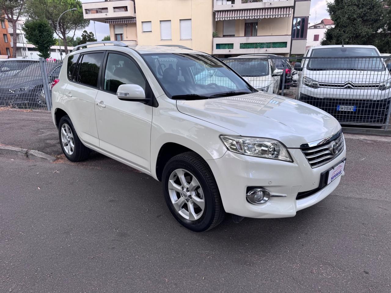 Toyota RAV4 2.2 D-4D 4X4 neopaten garanzia 12 mesi