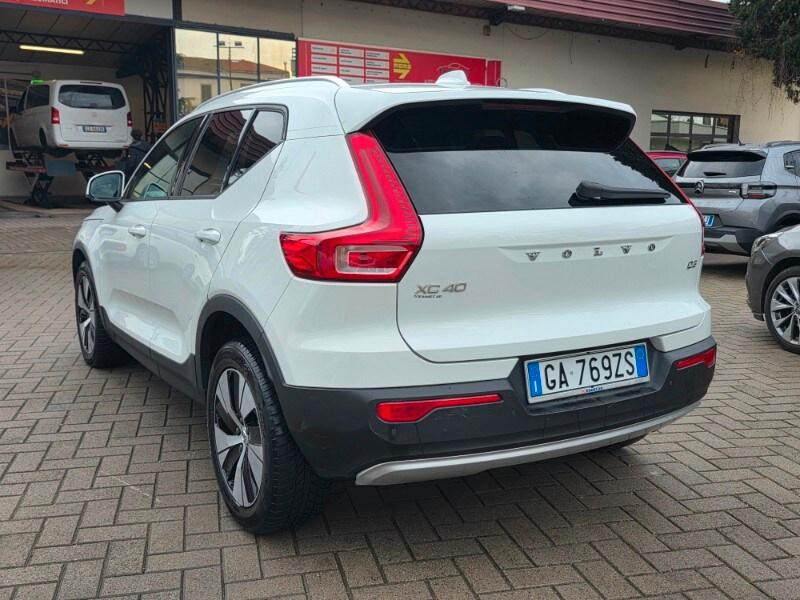 VOLVO XC40 (2017-->) XC40 D3 Geartronic Momentu...