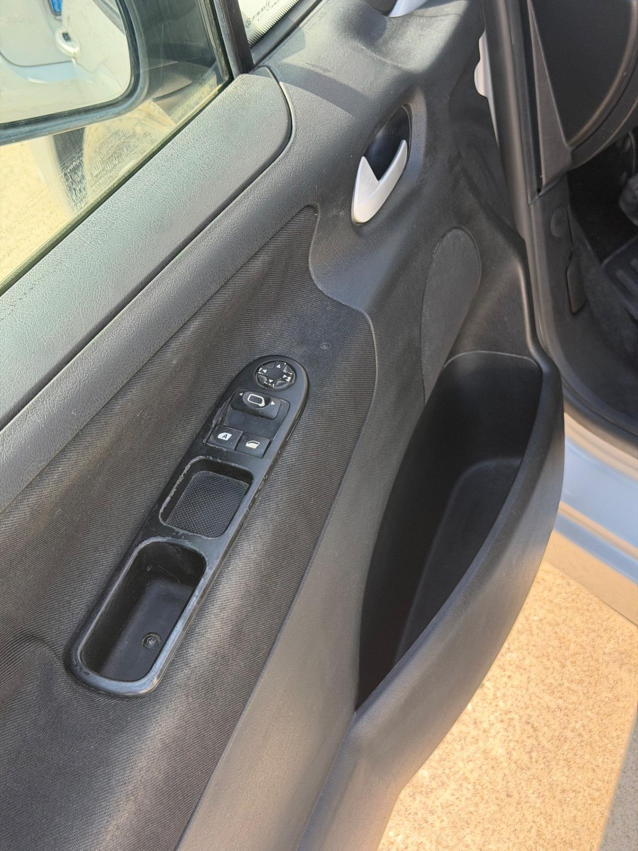 Peugeot 207- 1.4 75CV-Cinghia eseguita-Neopatentati-Garanzia 12mesi