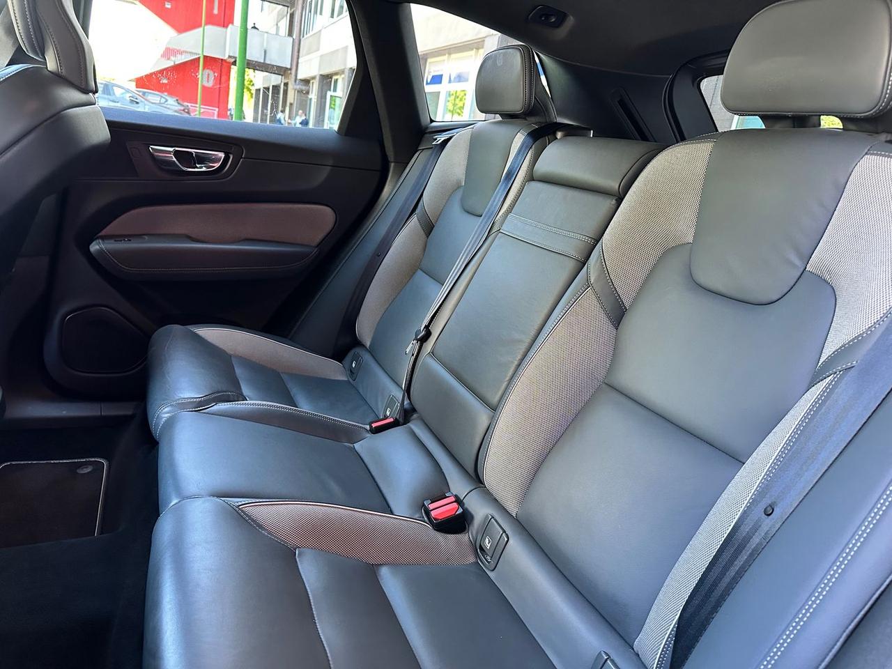 Volvo XC 60 R Design 2.0 B4 MHEV #6137