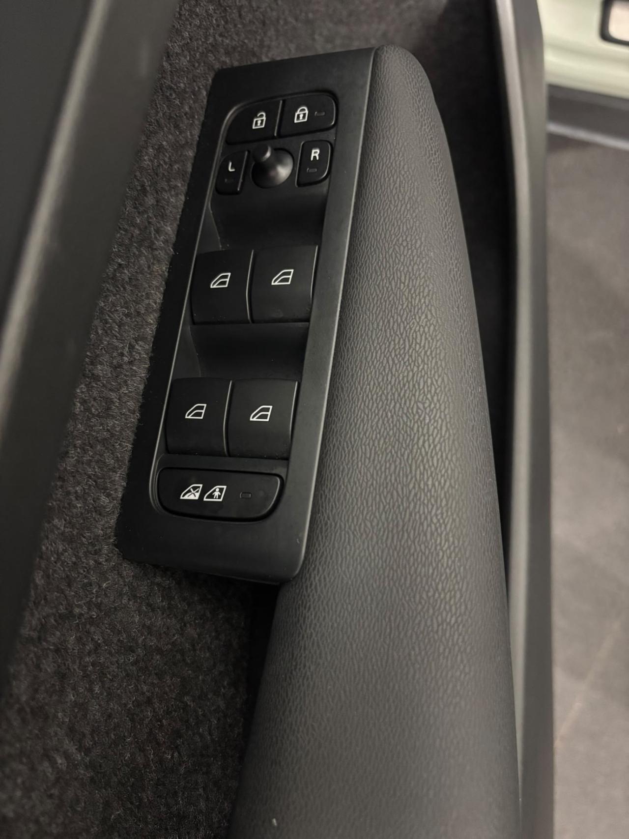 Volvo XC40 B3 automatico Ultimate Dark