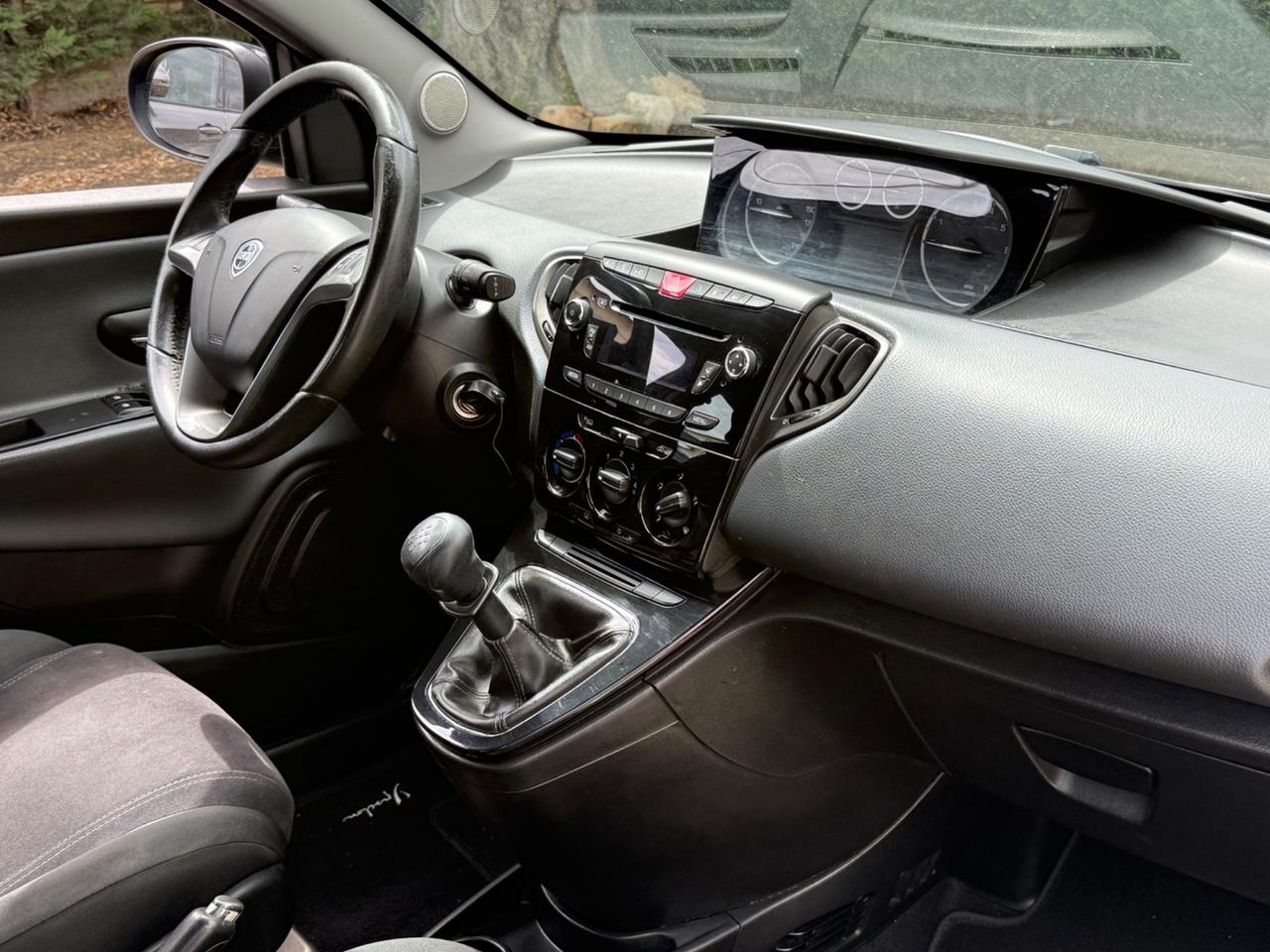 Lancia Ypsilon 1.2 69 CV 5 porte GPL Ecochic Silver