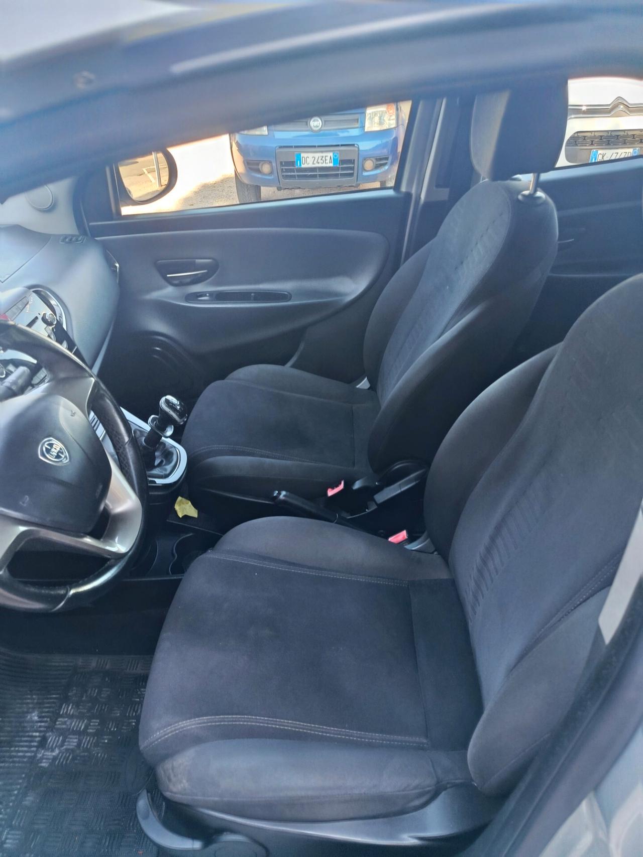 Lancia Ypsilon 1.2 69 CV 5 porte Silver