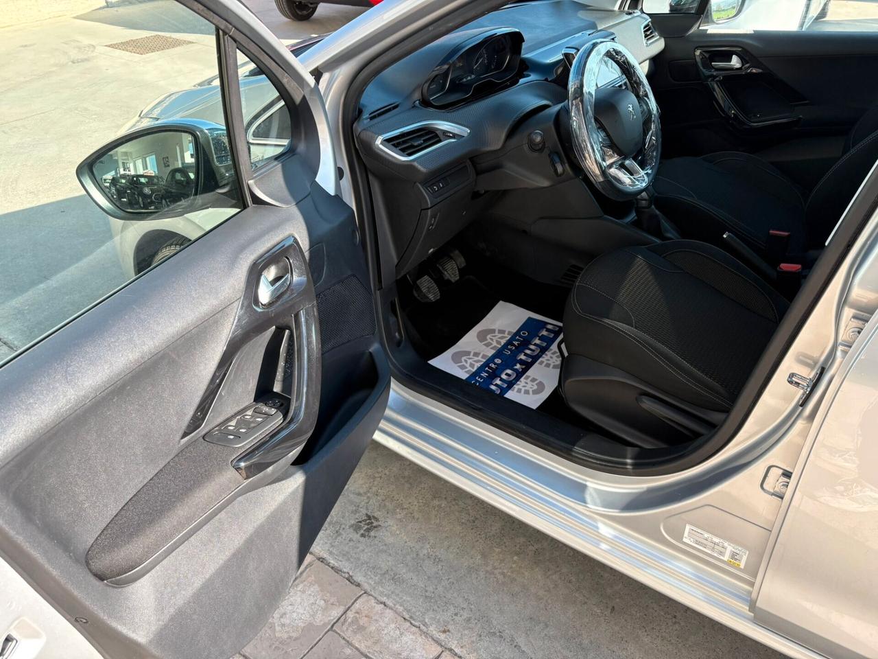 Peugeot 208 BlueHDi 75 5 porte Allure