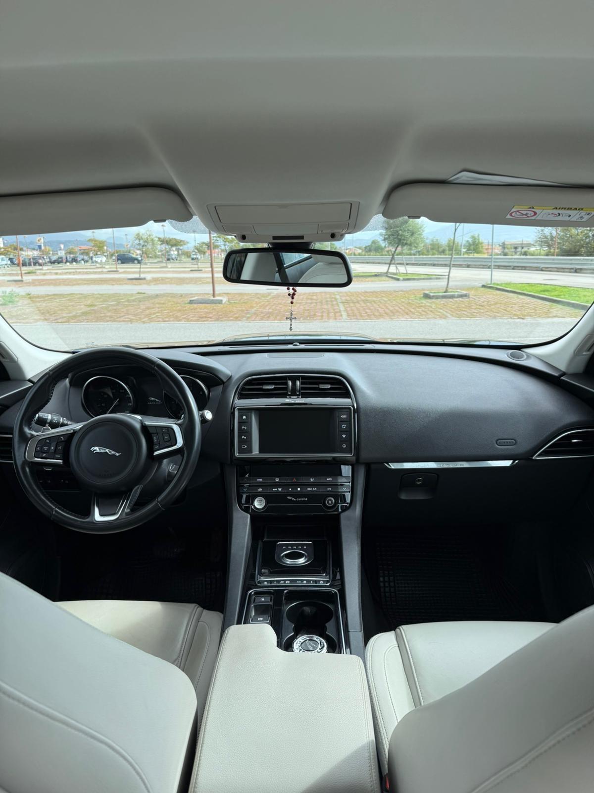 Jaguar F-Pace 2.0 D 180 CV AWD Pure