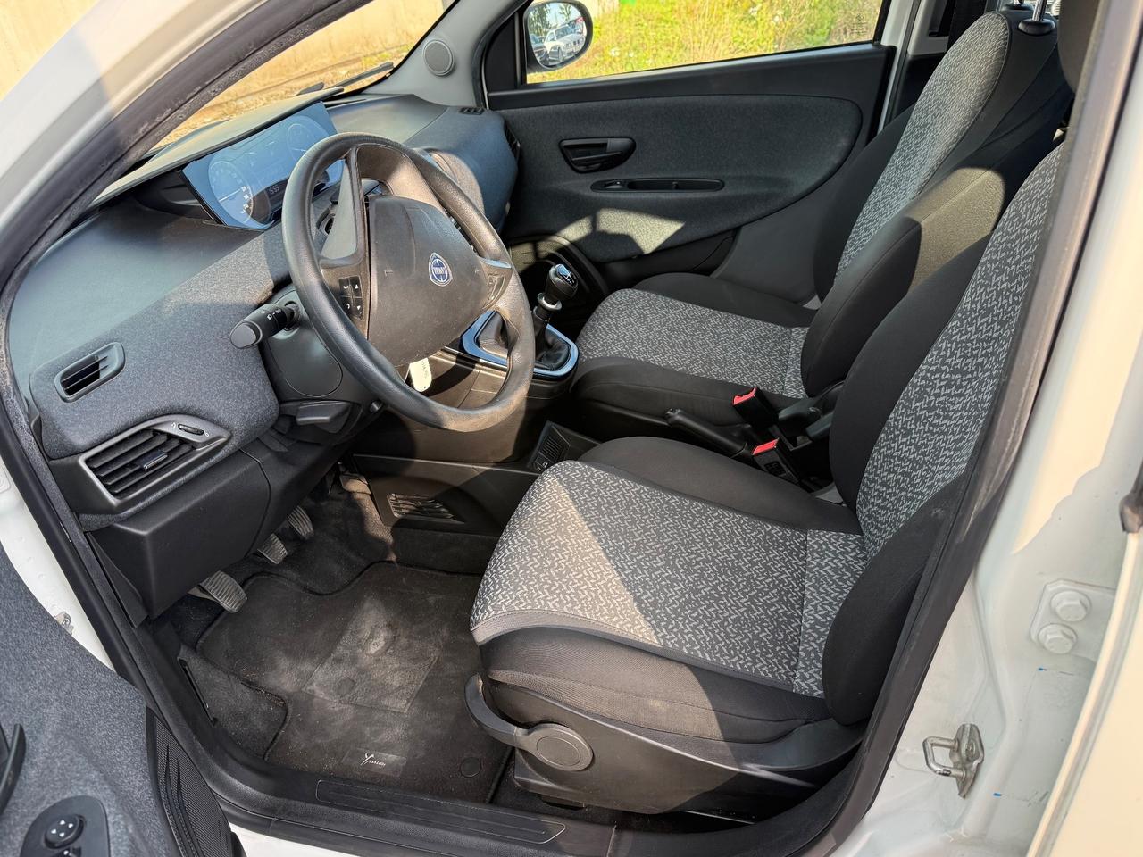 Lancia Ypsilon 1.2 69 CV 5 porte S&S Platinum