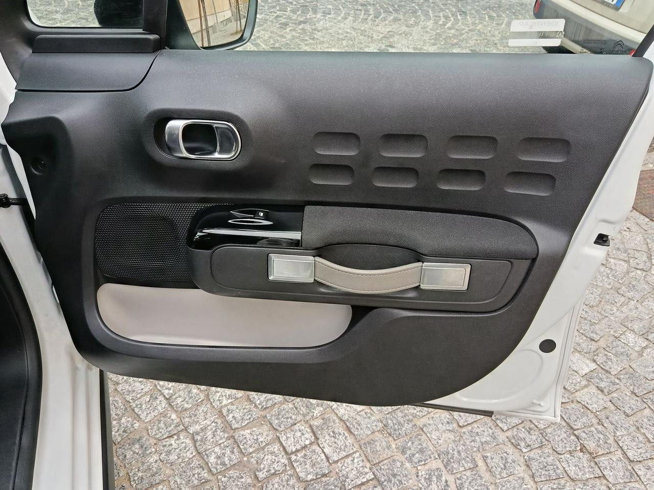 Citroen C3 1.2 PureTech 82 Shine #6840