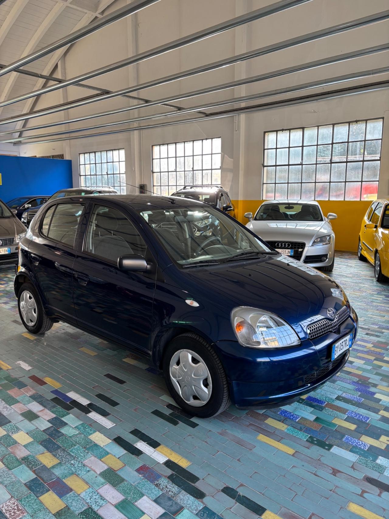 Toyota Yaris 1.0i 16V SOLO 9 MILA KM!!!