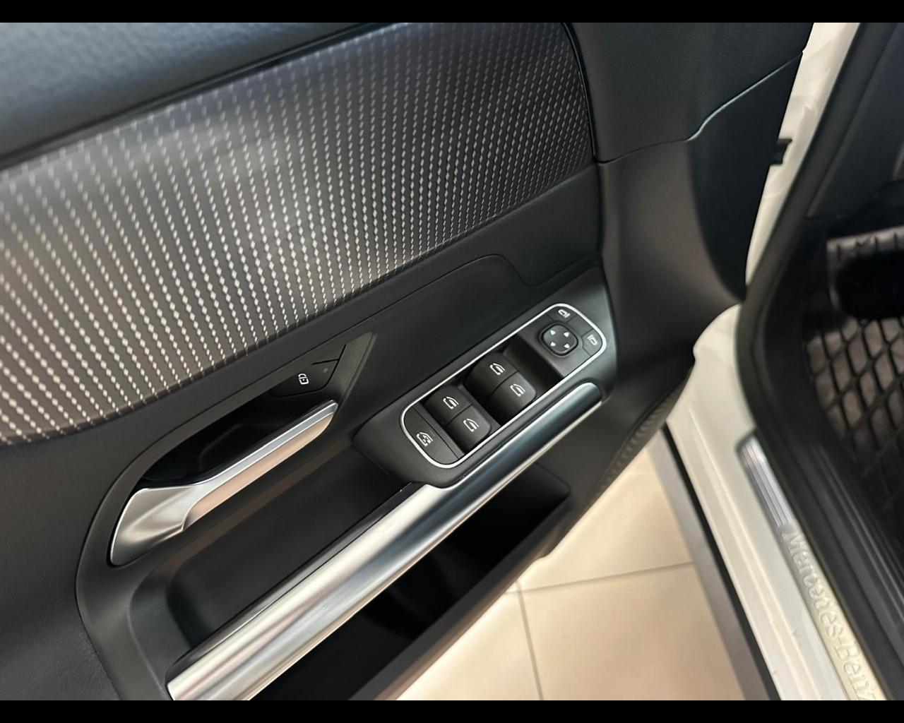 Mercedes-Benz GLA (H247) - GLA 180 Automatic Sport