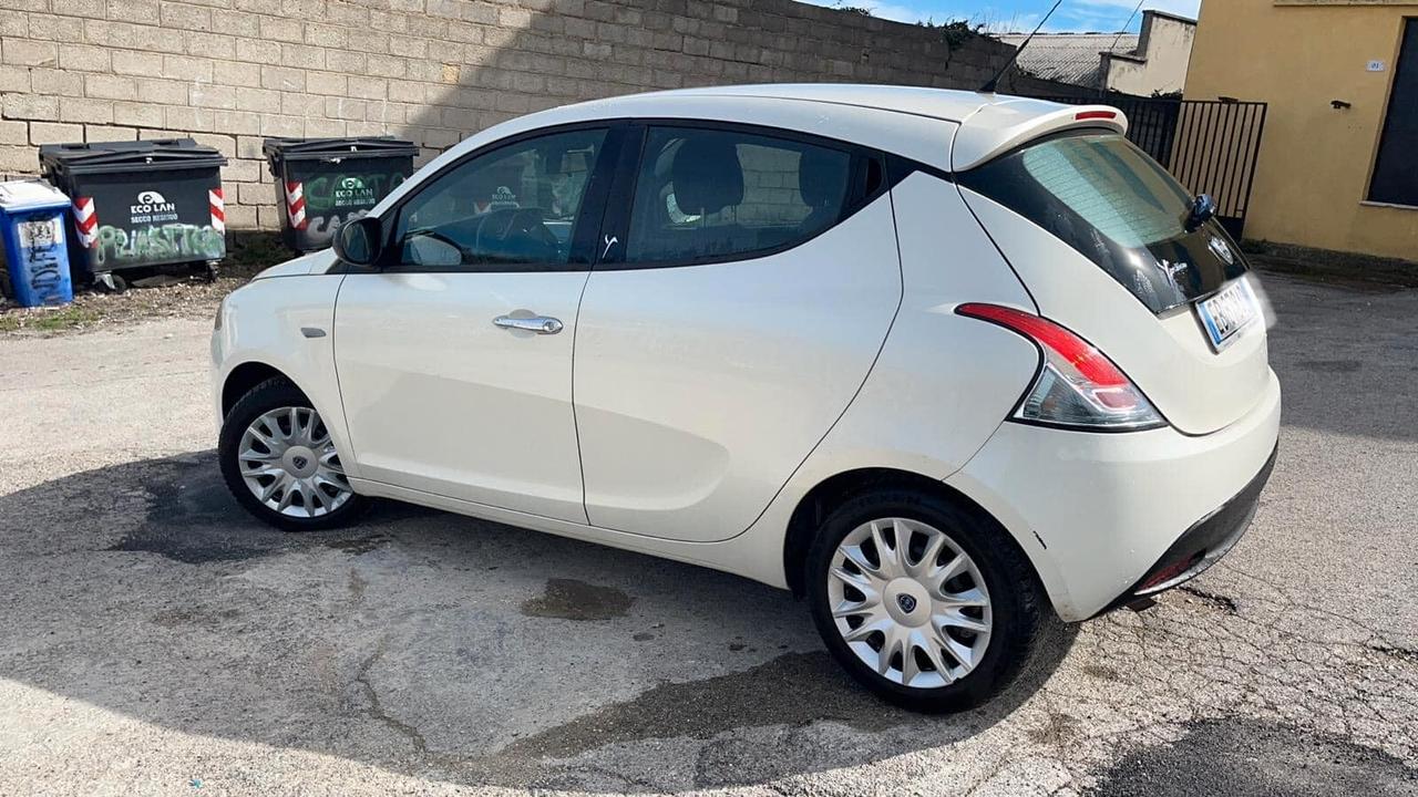 Lancia Ypsilon 1.3 MJT 16V 95 CV 5 porte S&S Silver